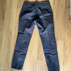 Bonobos chinos in 31/32 athletic fit. Color is grey